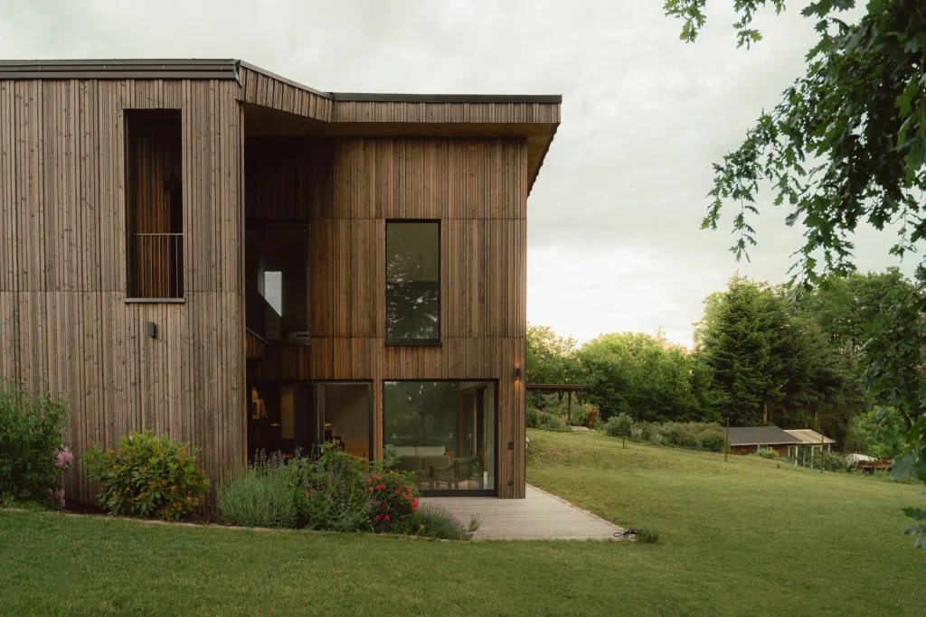 MAX Häuser 1 Holzhaus mit Ausblick ins Grüne