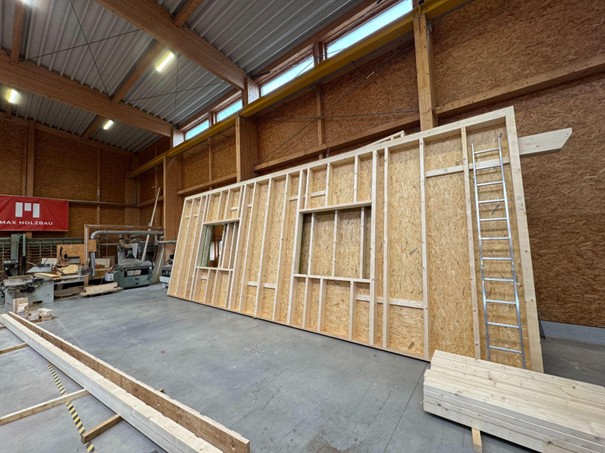 Holzrahmenbau einer Wand bei MAX Holzbau