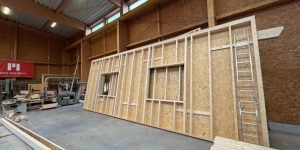 Holzrahmenbau einer Wand bei MAX Holzbau