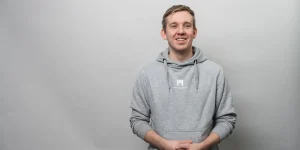 Mitarbeiter in der Maschinenansteuerung